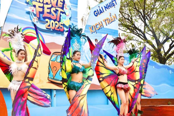 Công viên nước Hồ Tây: Nhiều hoạt động vui chơi hấp dẫn dịp nghỉ lễ 30/4 và 1/5