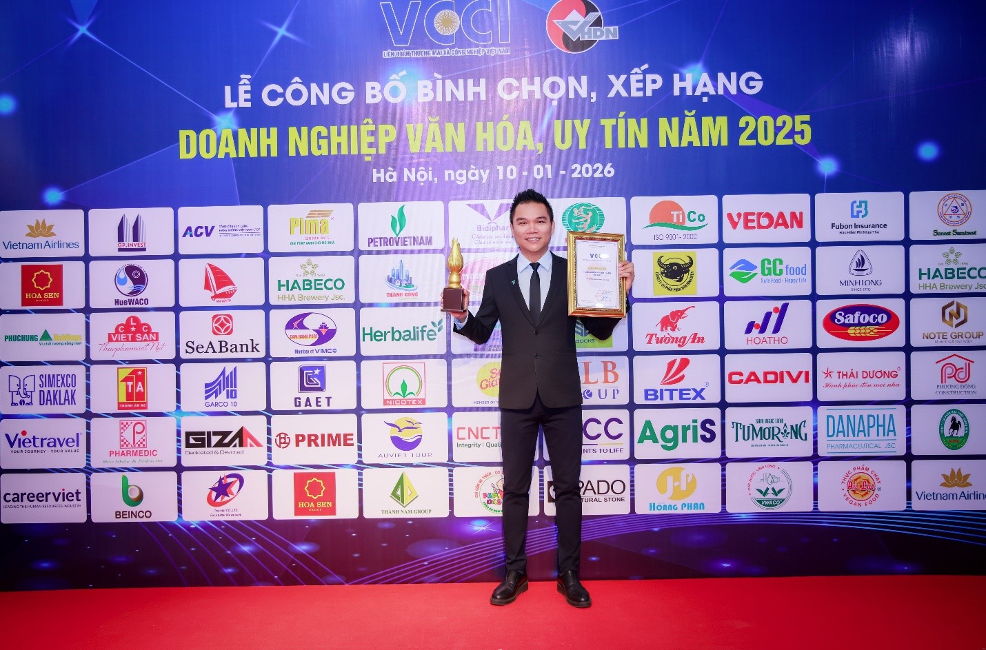 Herbalife Việt Nam được vinh danh là “Doanh Nghiệp Văn Hóa, Uy Tín” năm 2025 bởi Liên đoàn Thương mại và Công nghiệp Việt Nam