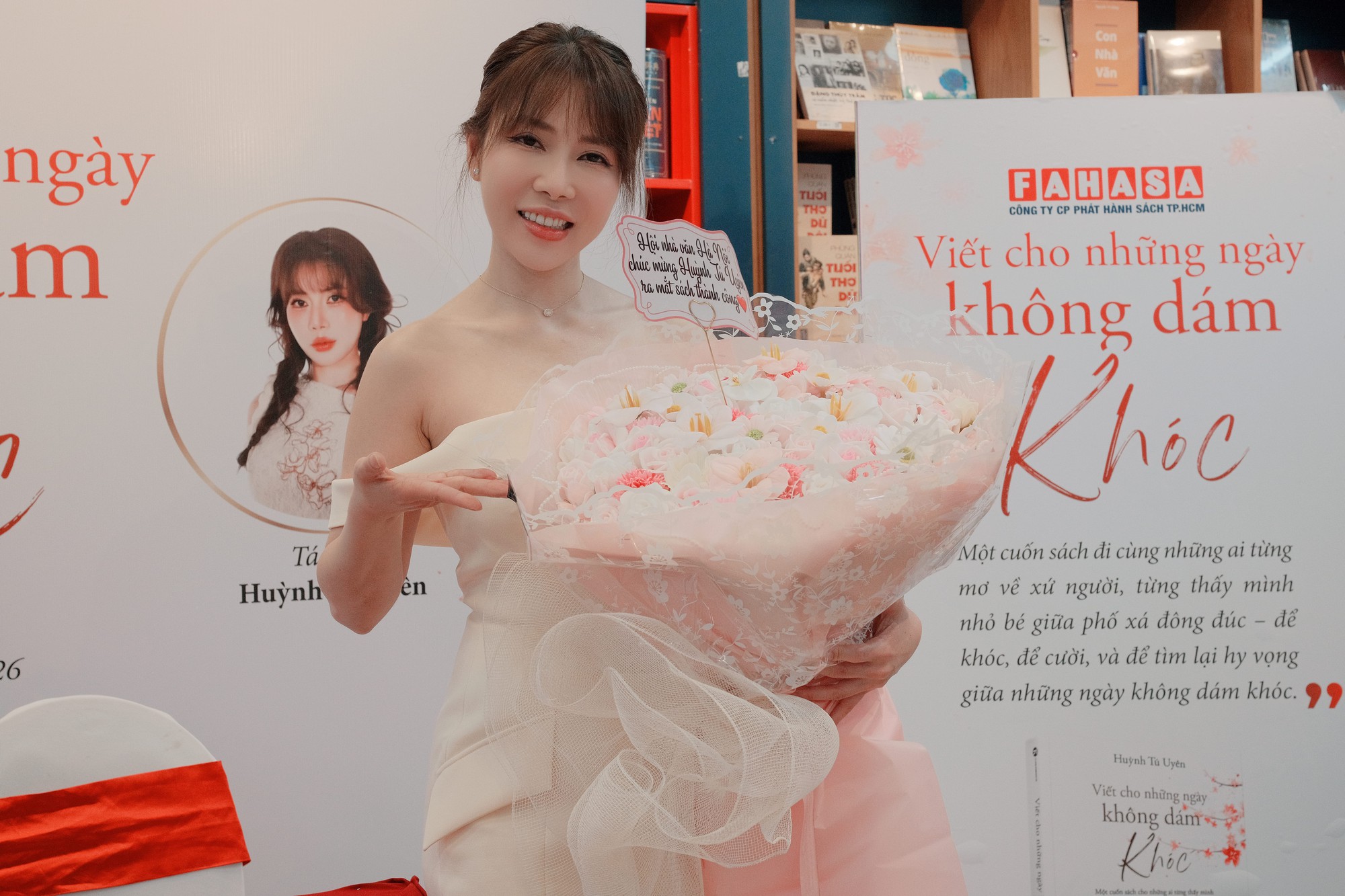 Huỳnh Tú Uyên gửi lời thì thầm đến những cô gái đang lạc hướng qua “Viết cho những ngày không dám khóc”